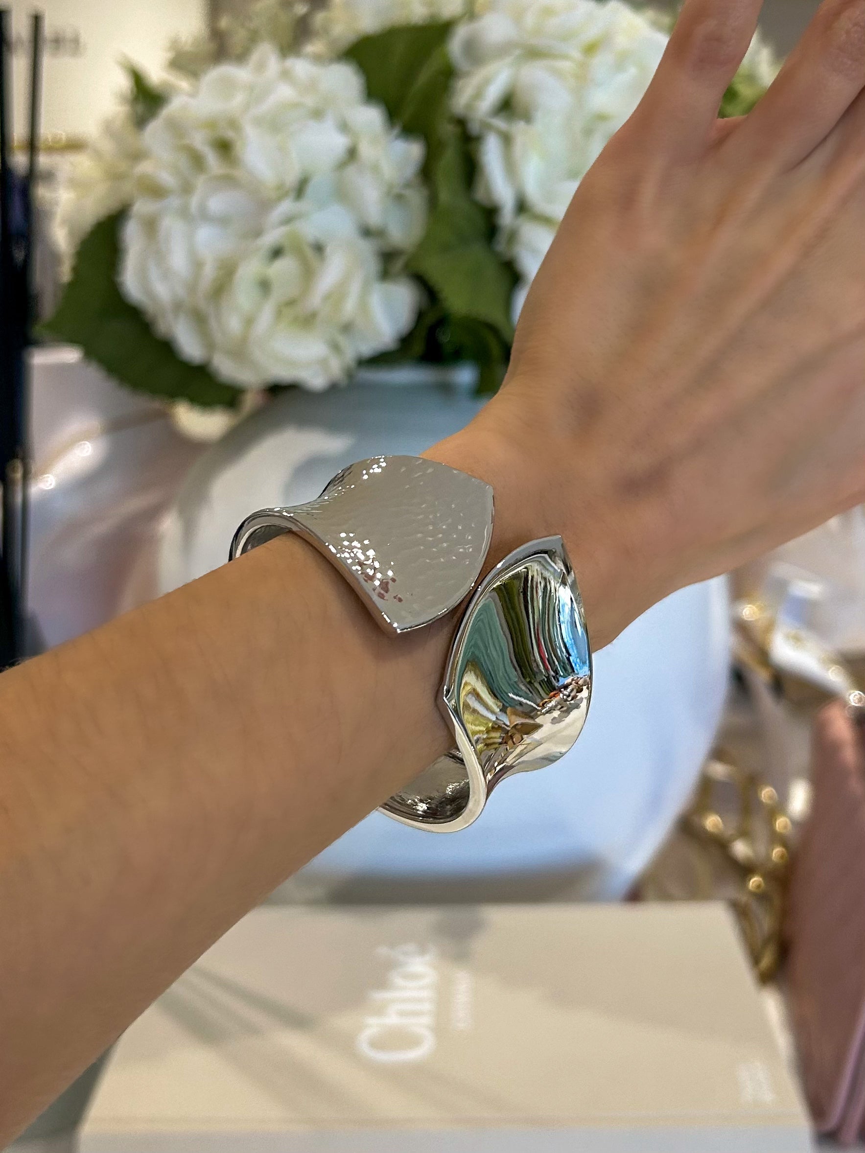 Half Textured Half Plain Bangle (2 Colours)