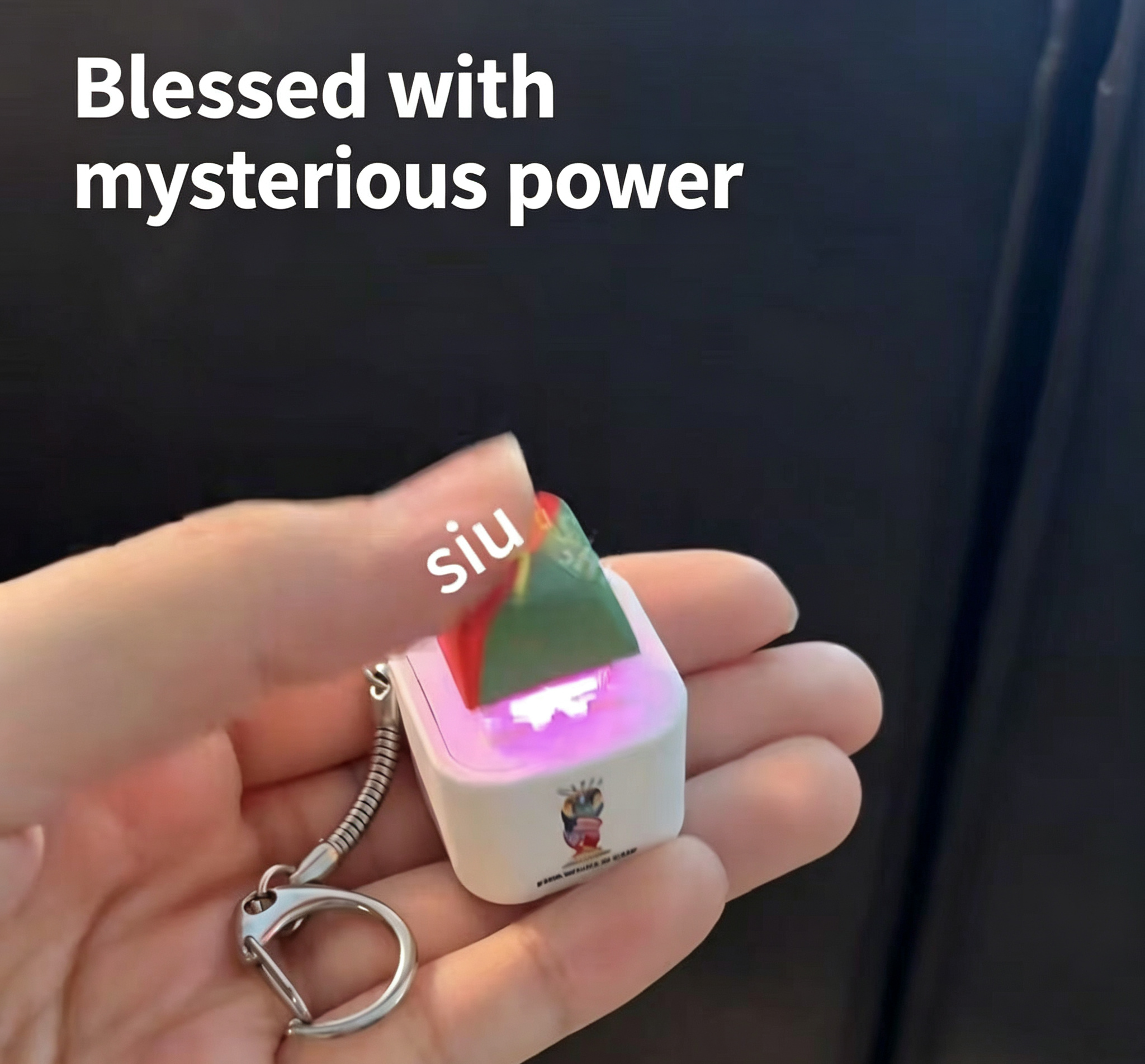 New Cristiano Ronaldo “Mysterious Power” Siu Sound- and Light-Up Button Keychain: A Stylish, Prank-Themed Gift