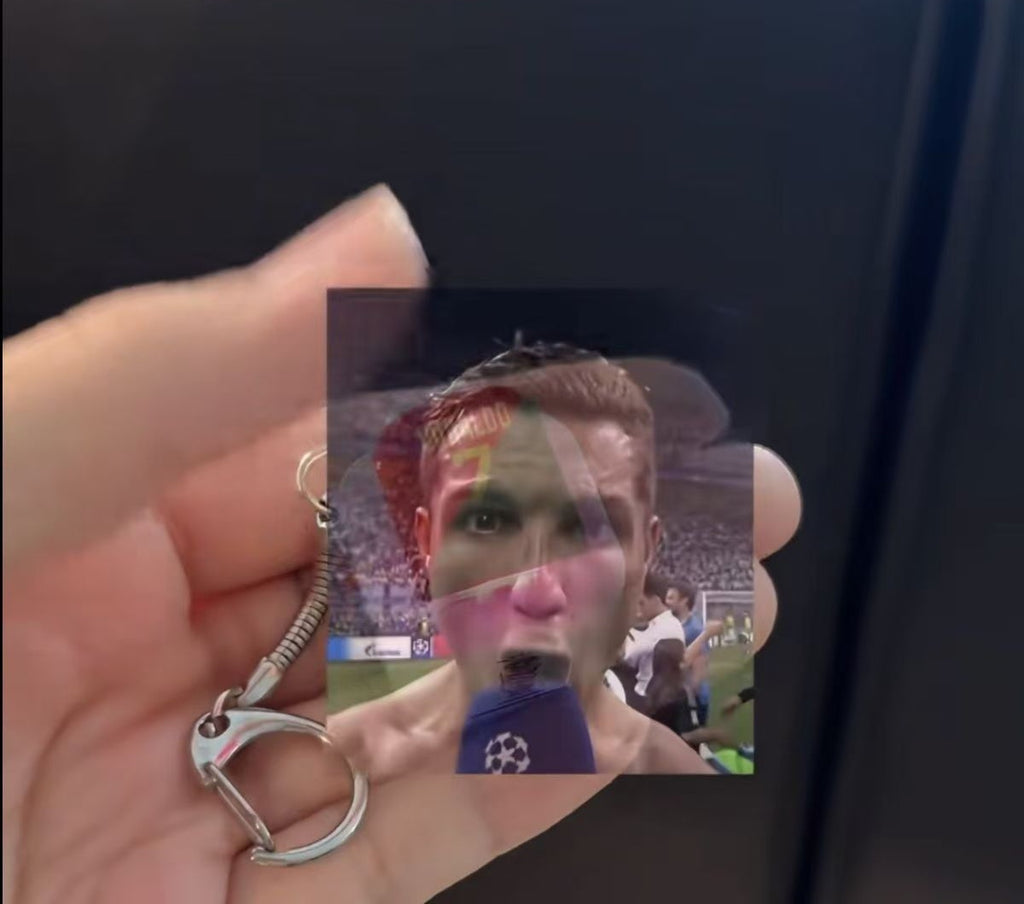 New Cristiano Ronaldo “Mysterious Power” Siu Sound- and Light-Up Button Keychain: A Stylish, Prank-Themed Gift