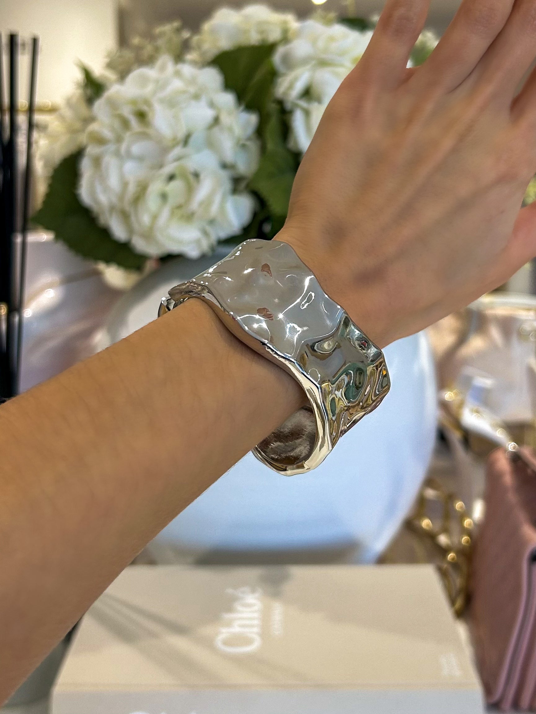 Chunky Textured Wavy Bangle (2 Colours)