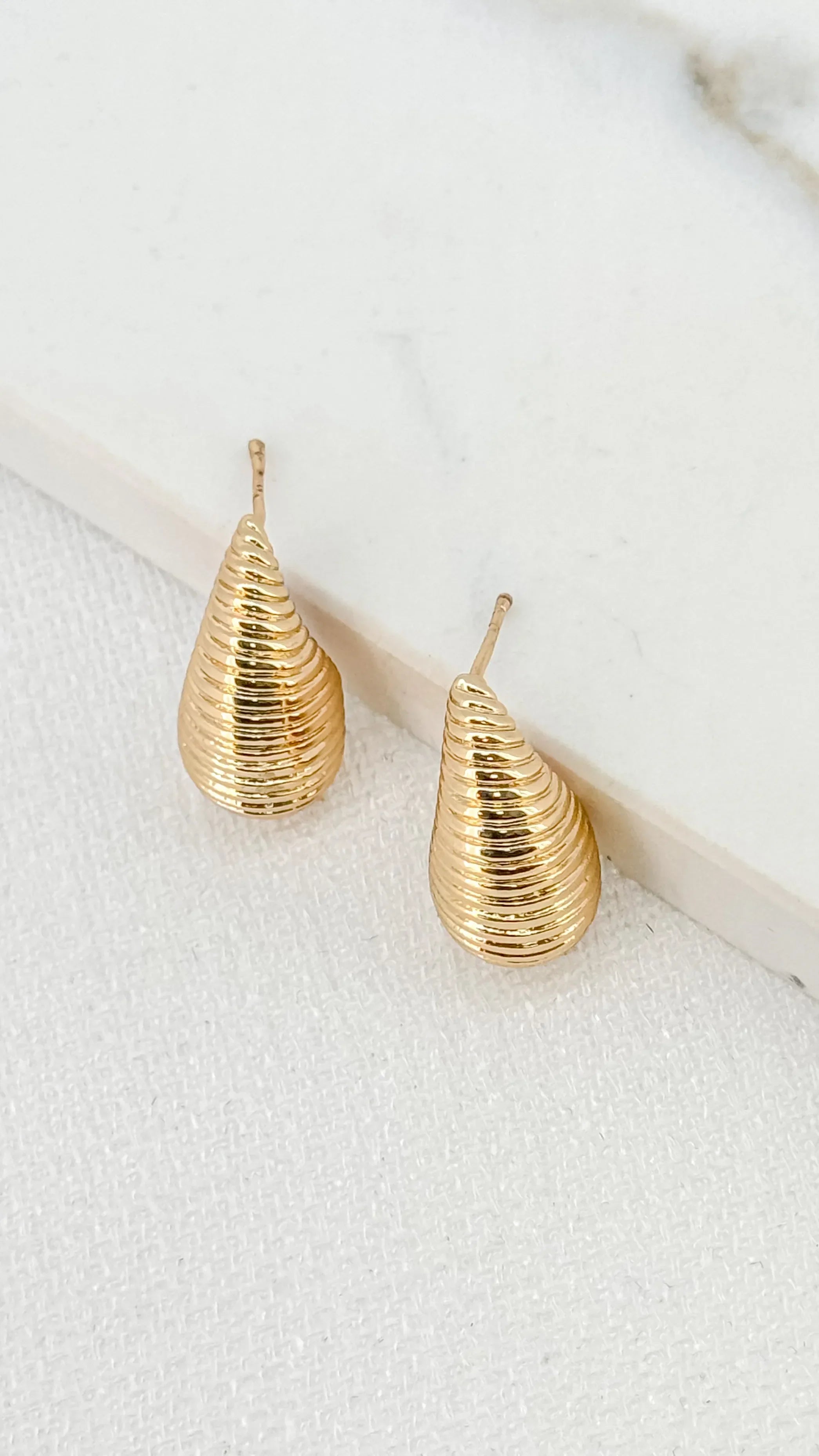 Tear Drop Line Detail Earrings (2 Colours)